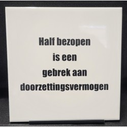 Tegeltje half bezopen