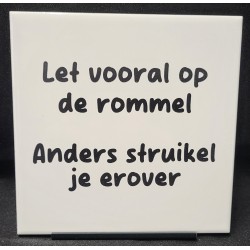 Tegeltje let op de rommel